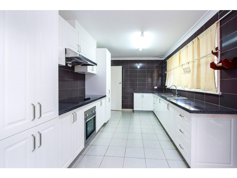 8 Boyne Avenue, Pendle Hill NSW 2145