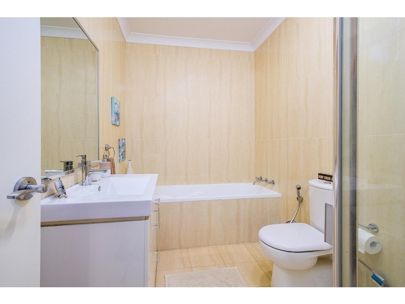 5b Carinya Road, Girraween NSW 2145