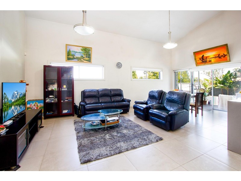 2/20c Lower Mount, Wentworthville NSW 2145
