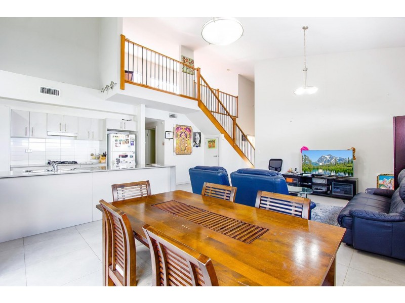 2/20c Lower Mount, Wentworthville NSW 2145