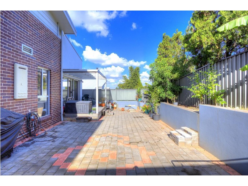 2/20c Lower Mount, Wentworthville NSW 2145
