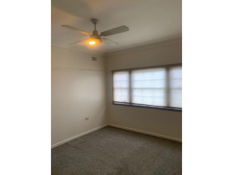 8 Levy Street, Pendle Hill NSW 2145