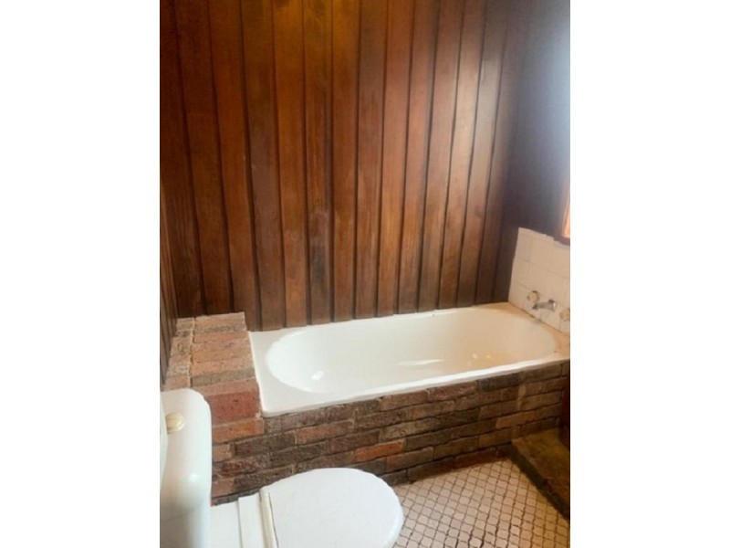 8 Levy Street, Pendle Hill NSW 2145