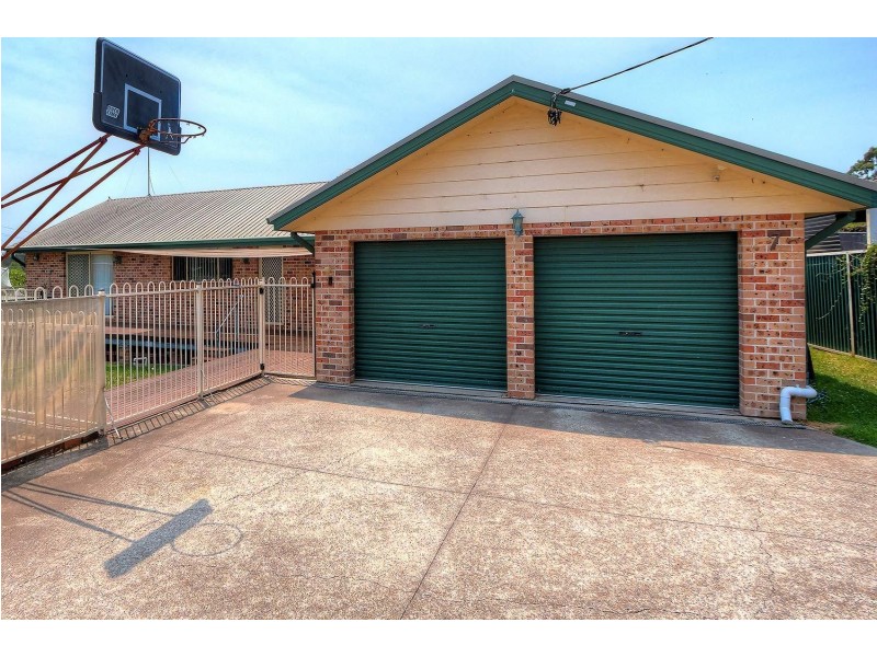 7 Oakwood Road, Toongabbie NSW 2146