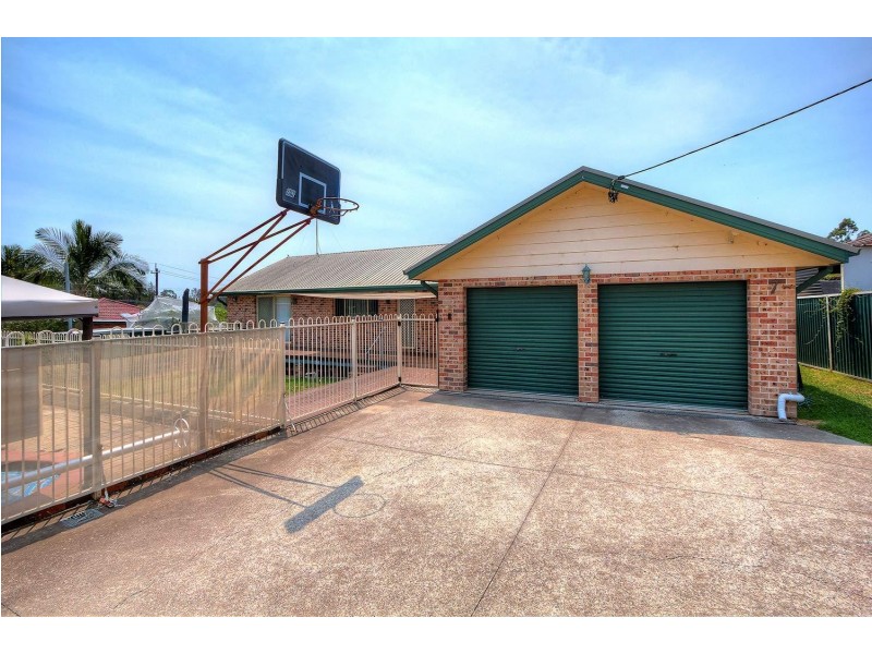 7 Oakwood Road, Toongabbie NSW 2146