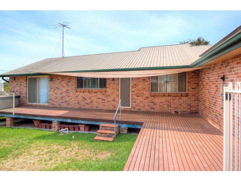 7 Oakwood Road, Toongabbie NSW 2146