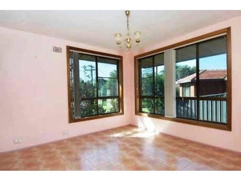 8 Bega Street, Pendle Hill NSW 2145