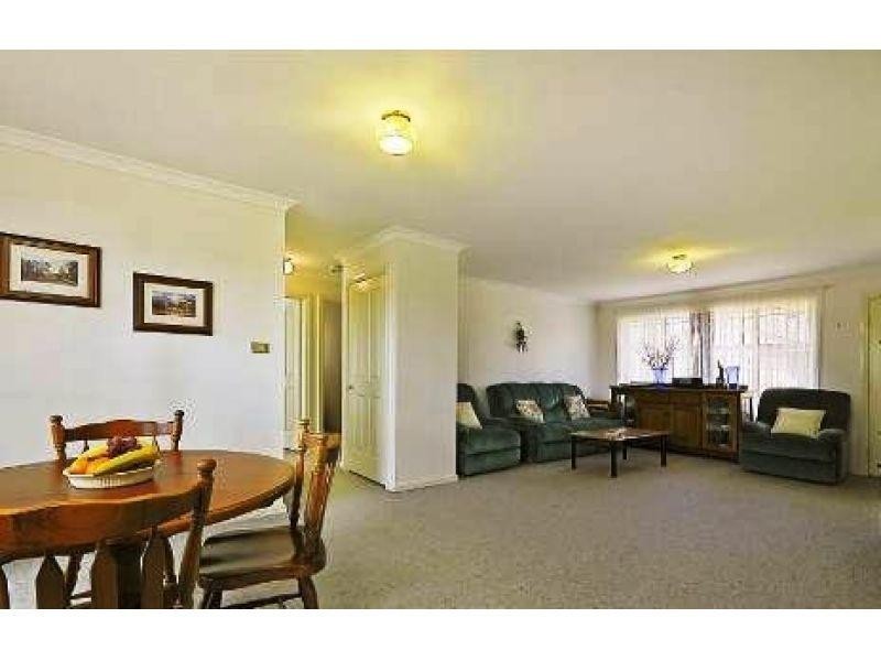 8/88 Ballandella Road, Toongabbie NSW 2146