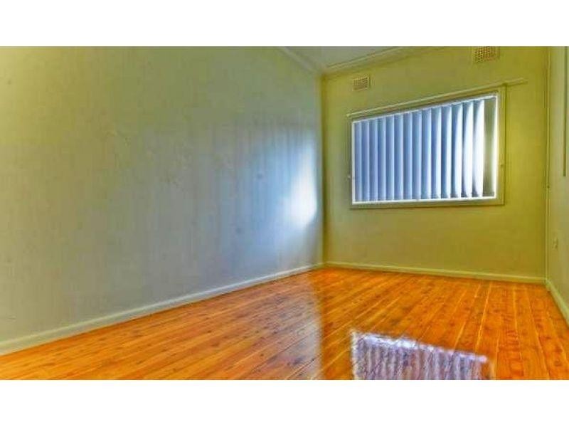 84 Fitzwilliam road, Toongabbie NSW 2146