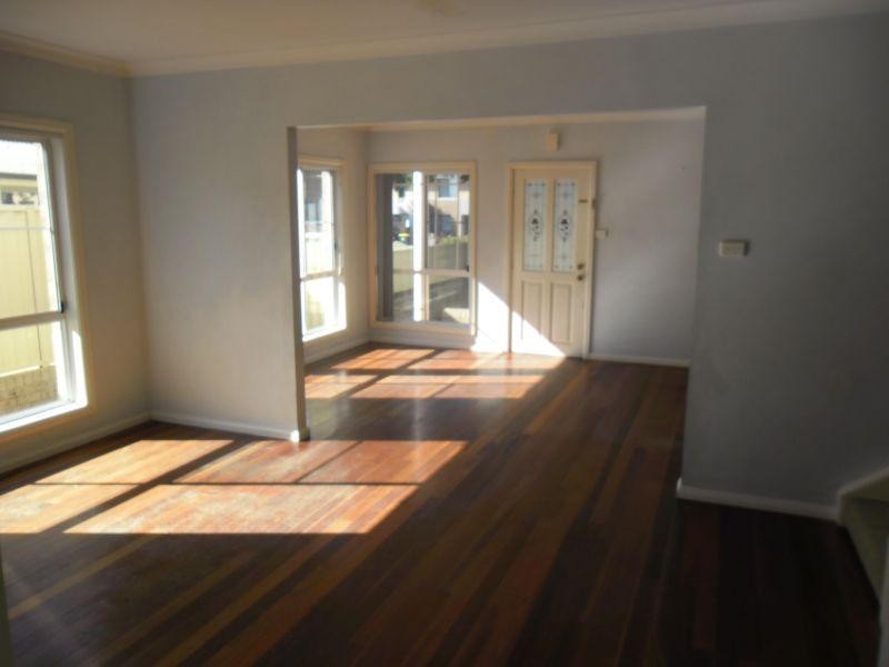 2/196 Targo Road, Girraween NSW 2145