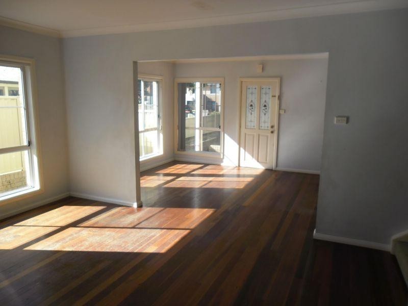 2/196 Targo Road, Girraween NSW 2145