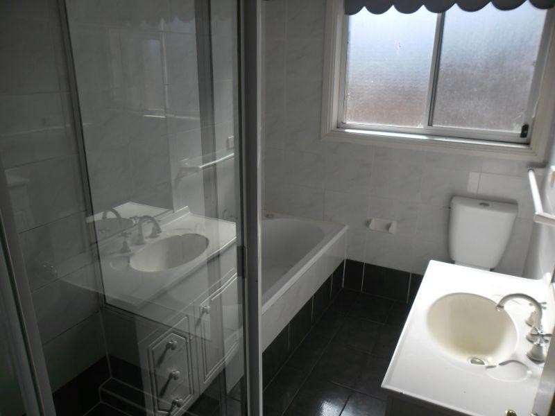 2/196 Targo Road, Girraween NSW 2145