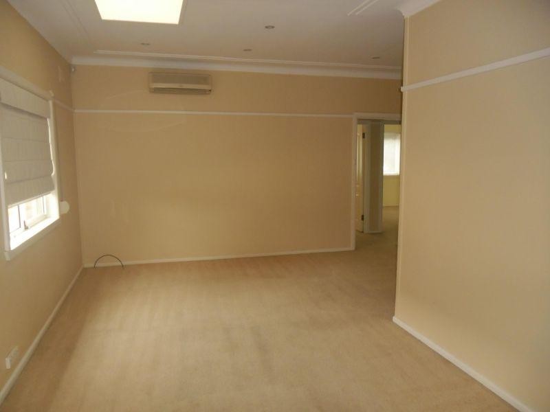 12 Birtles Avenue, Pendle Hill NSW 2145