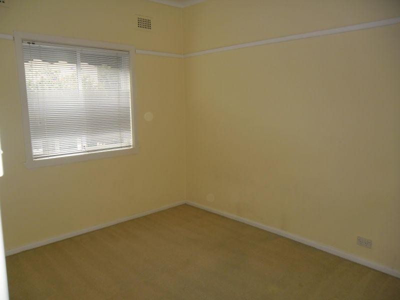 12 Birtles Avenue, Pendle Hill NSW 2145