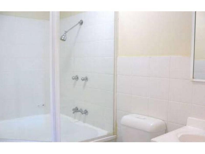 4/165 Targo Road, Girraween NSW 2145