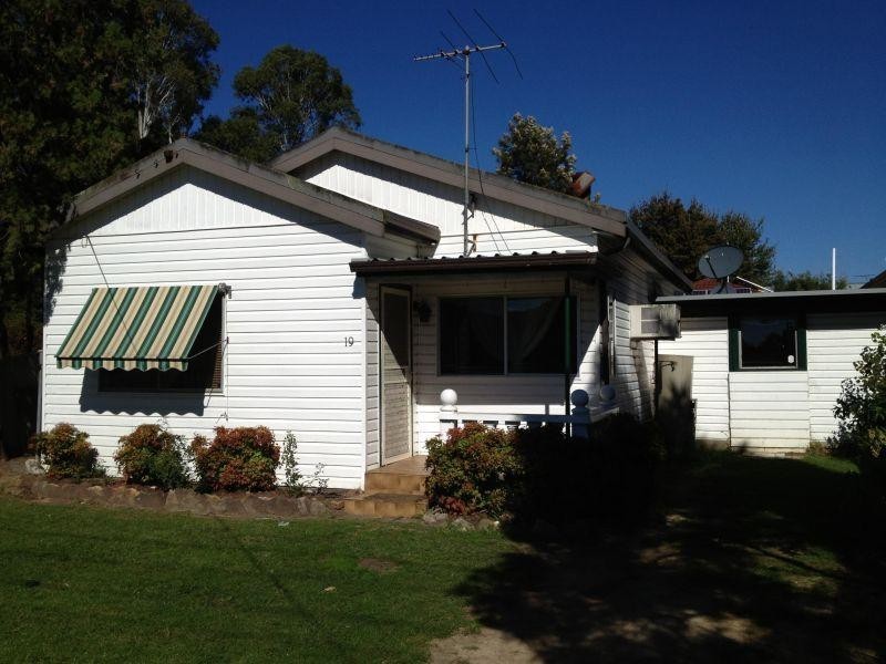 19a Barangaroo Road, Toongabbie NSW 2146