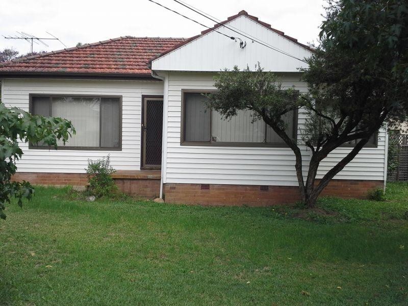 4 Merryl Avenue, Old Toongabbie NSW 2146