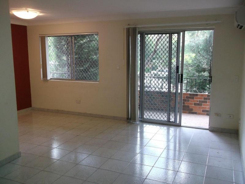 1/4 Queens Road, Westmead NSW 2145