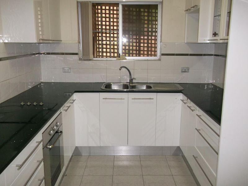 1/4 Queens Road, Westmead NSW 2145