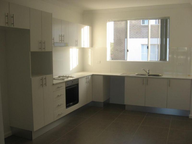18/2-12 Civic Avenue, Pendle Hill NSW 2145