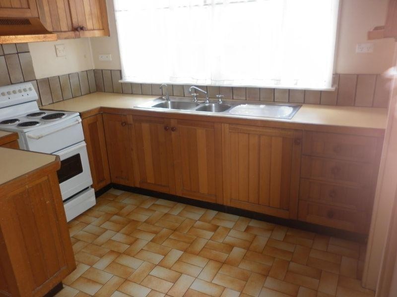 6 Levy St, Pendle Hill NSW 2145