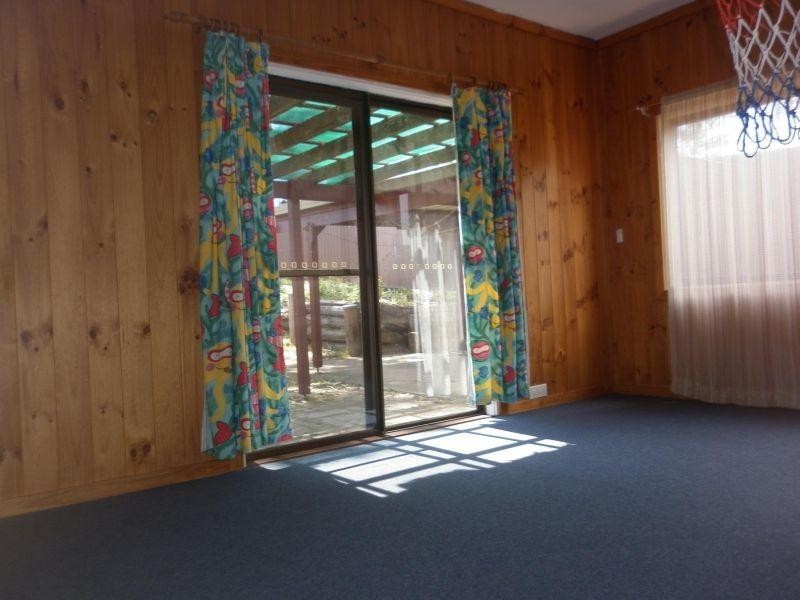 6 Levy St, Pendle Hill NSW 2145