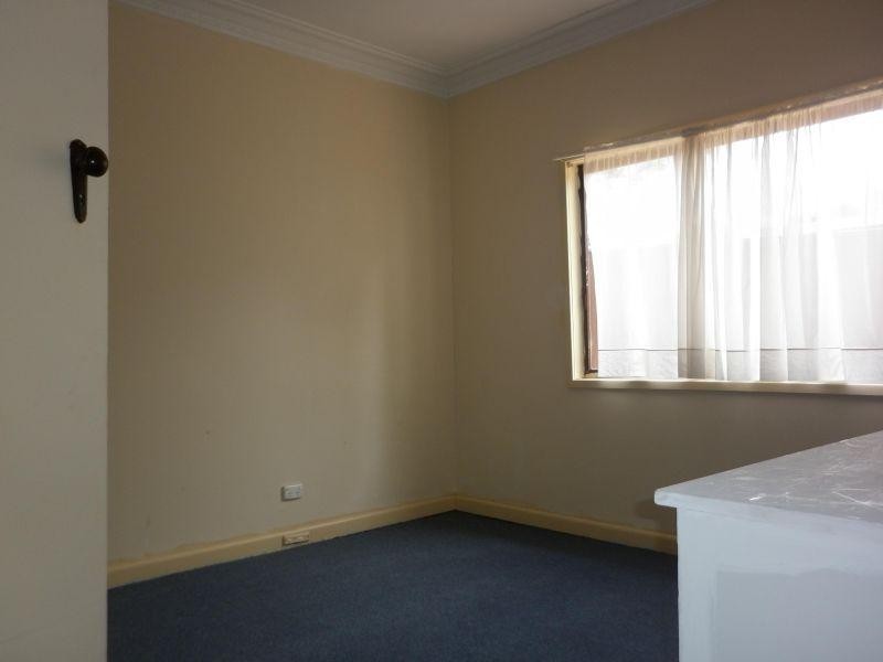 6 Levy St, Pendle Hill NSW 2145