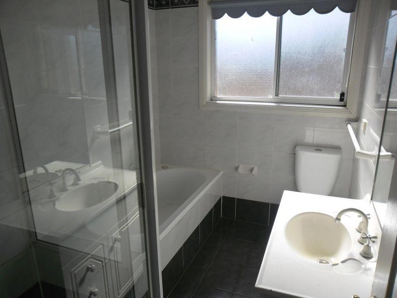 2/196 Targo Road, Girraween NSW 2145