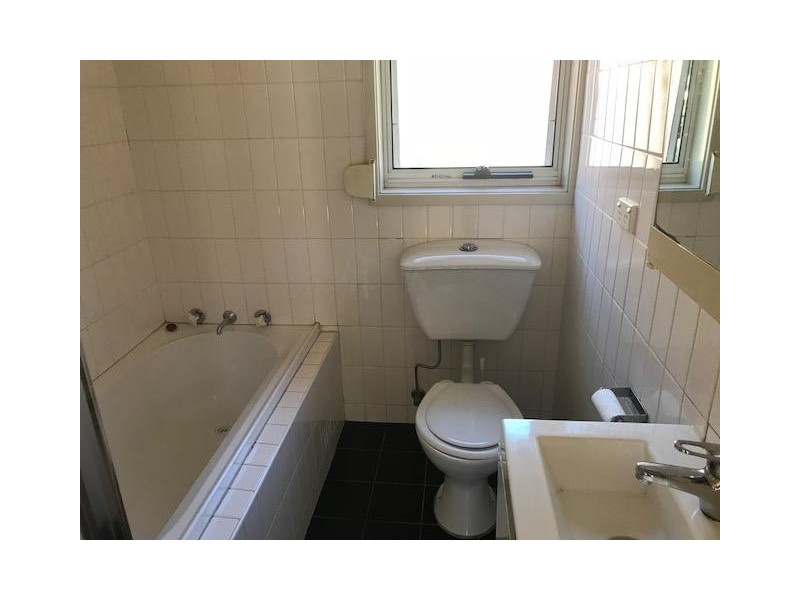 1/58 Hawkesbury Road, Westmead NSW 2145