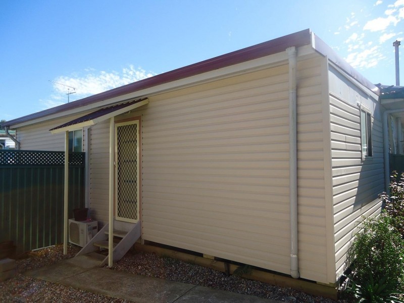 2a Bromfield Avenue, Toongabbie NSW 2146