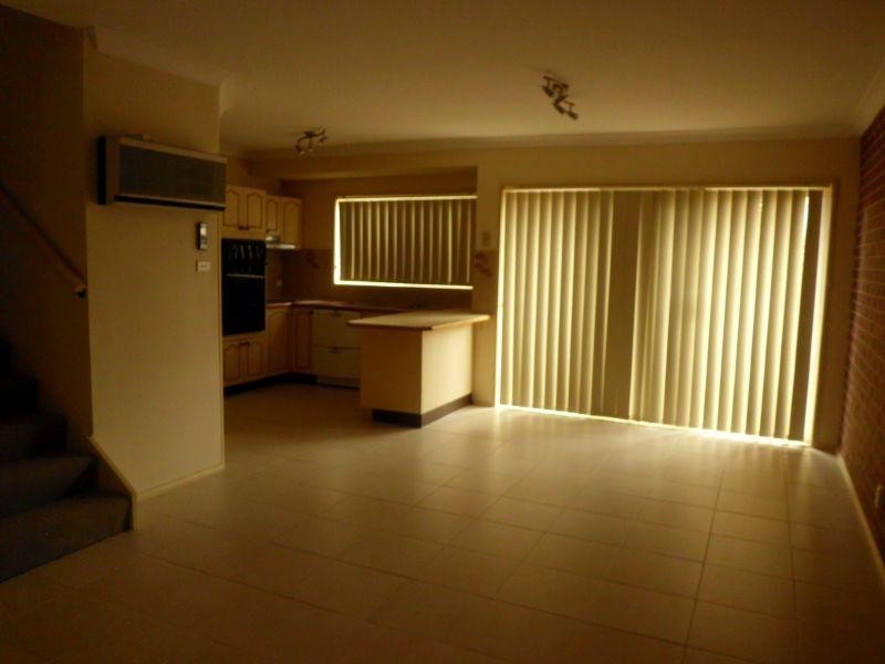 2/40-42 Wyena Road, Pendle Hill NSW 2145