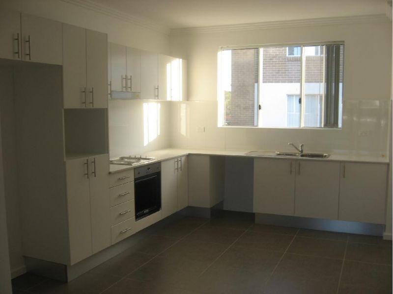 12/2-12 Civic Avenue, Pendle Hill NSW 2145