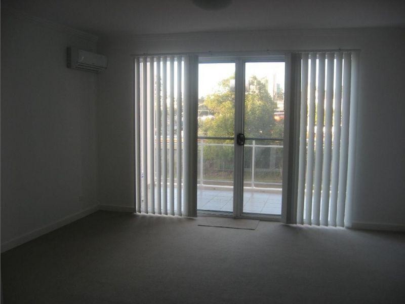 12/2-12 Civic Avenue, Pendle Hill NSW 2145