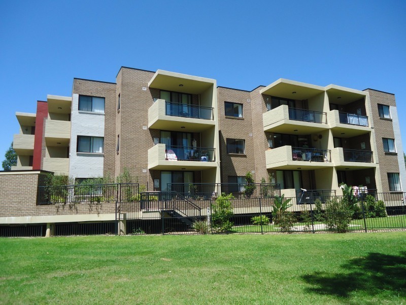 1/47-53  Lydbrook Street, Westmead NSW 2145