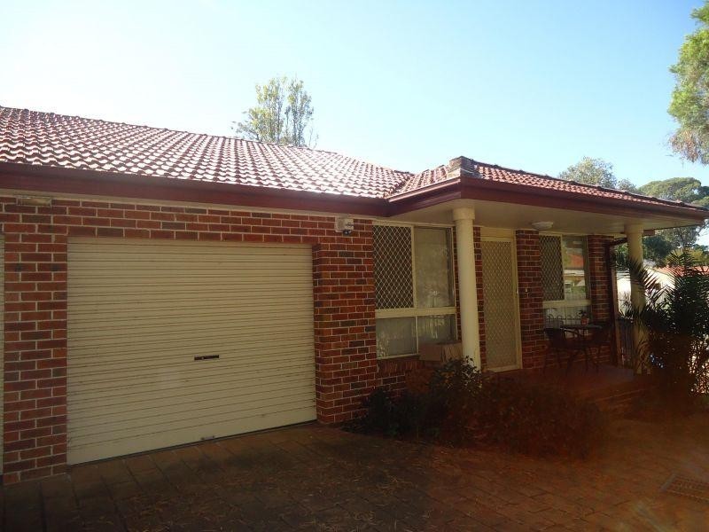 8/43 Magowar Road, Pendle Hill NSW 2145