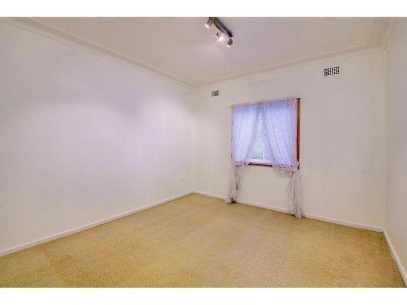 43 Bulli Road, Toongabbie NSW 2146