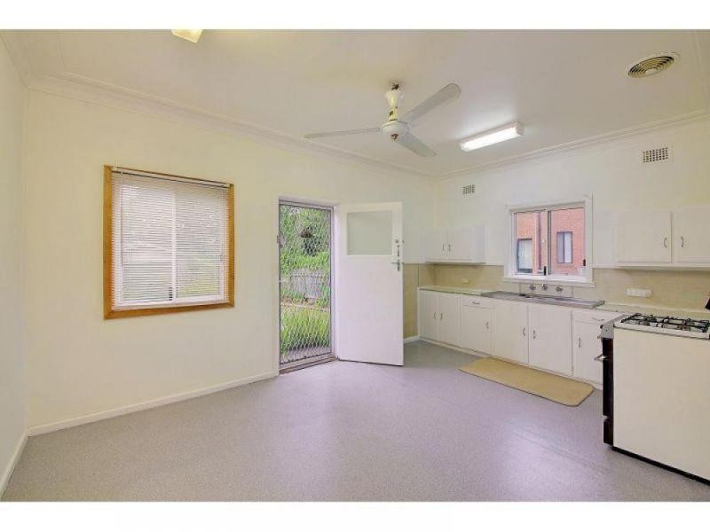 43 Bulli Road, Toongabbie NSW 2146