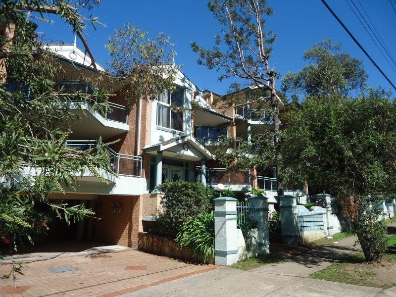 1/64 Fullagar Rd, Wentworthville NSW 2145