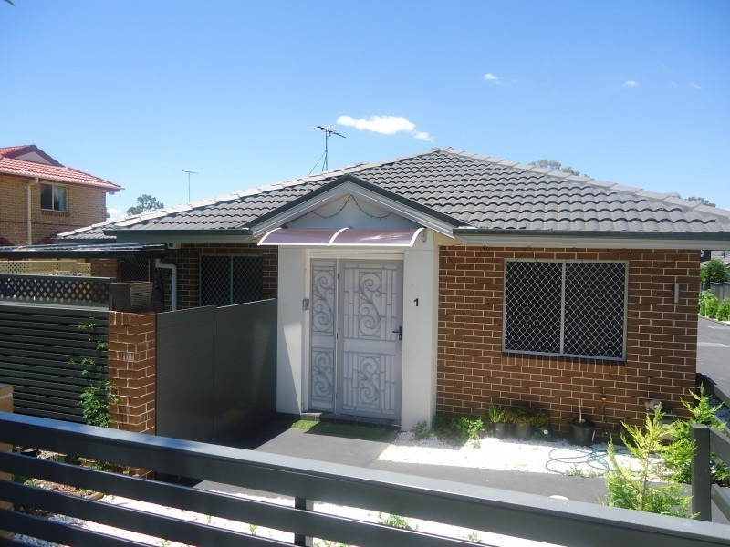 1/183 Targo Road, Girraween NSW 2145