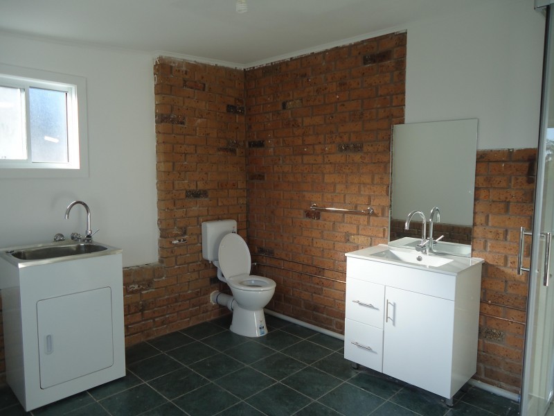 90 Ballandella Road, Toongabbie NSW 2146