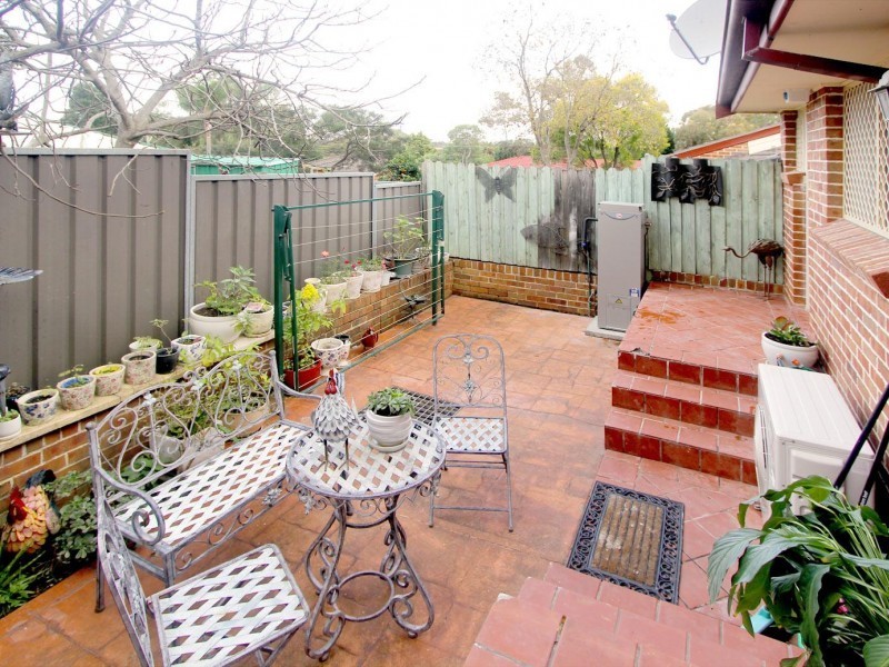 8/2-4 Lower Mount, Wentworthville NSW 2145