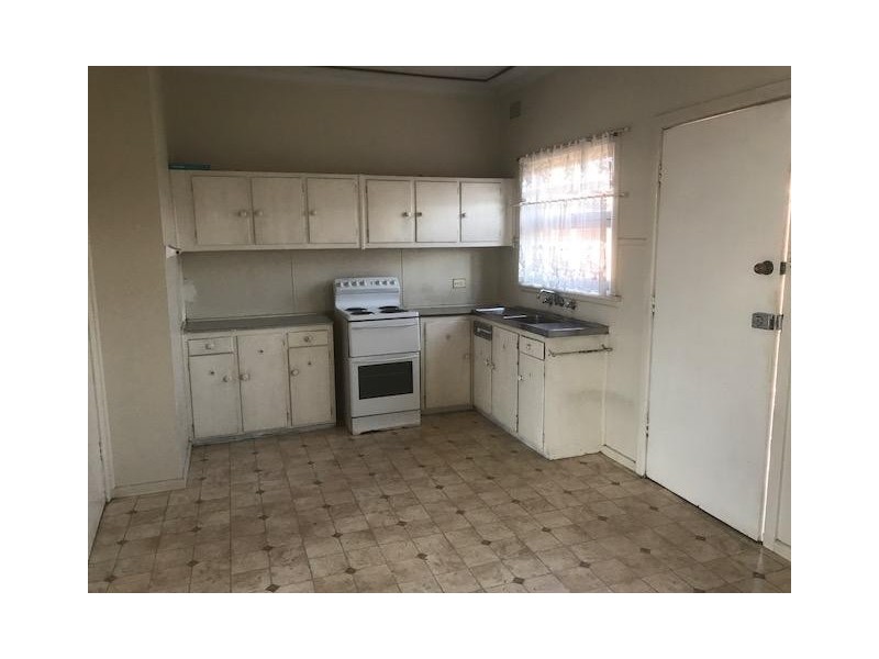 10 Greenslopes Street, South Wentworthville NSW 2145