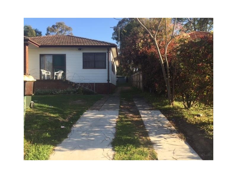 4a Binya Street, Pendle Hill NSW 2145