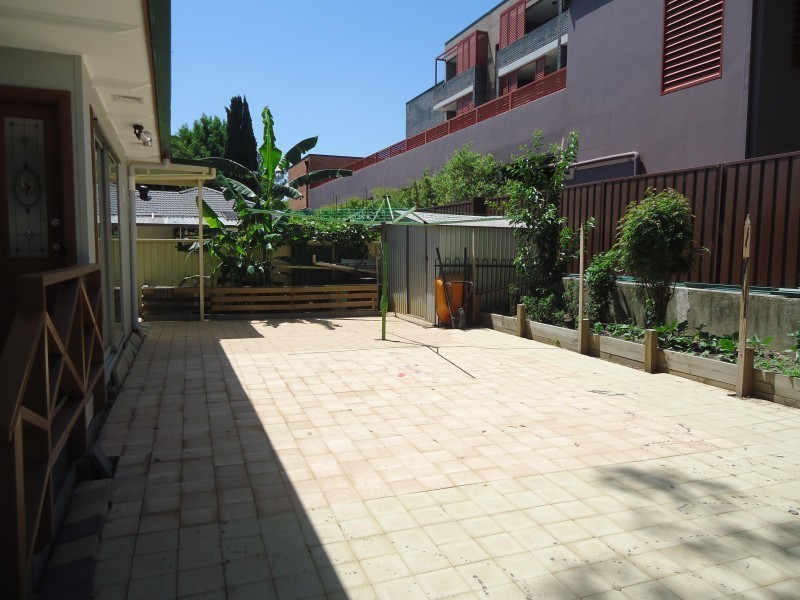 6a Irwin Place, Wentworthville NSW 2145