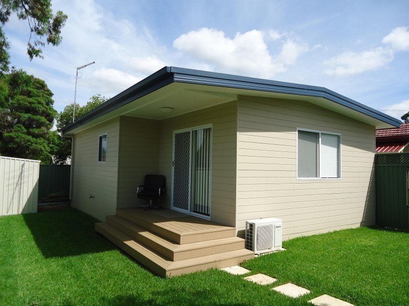 2b Bromfield Avenue, Toongabbie NSW 2146