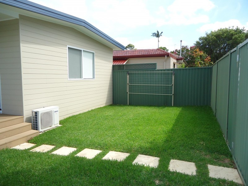 2b Bromfield Avenue, Toongabbie NSW 2146