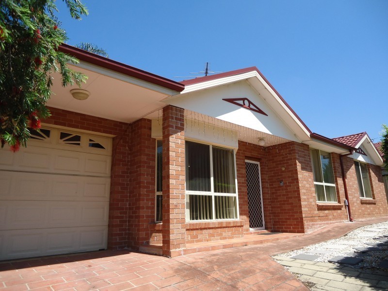 1 Barfil Crescent, South Wentworthville NSW 2145