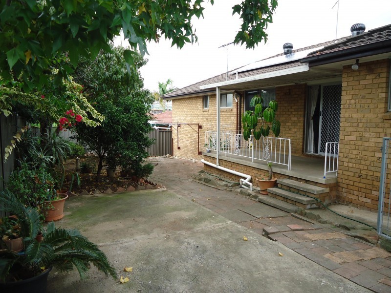 19 Lyle Street, Girraween NSW 2145