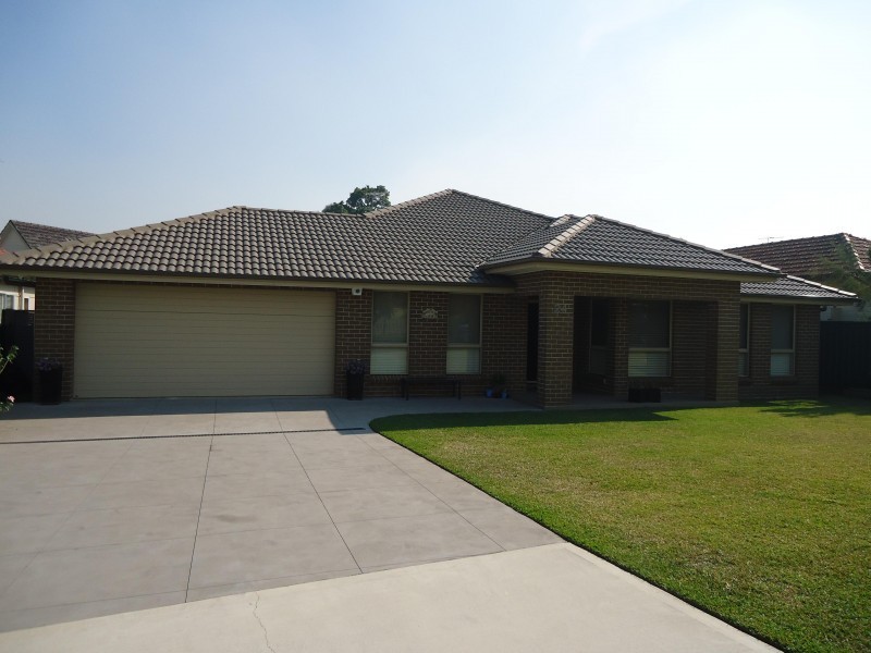 24 Wyena Road, Pendle Hill NSW 2145