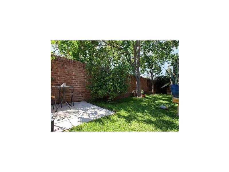 1/26 Carinya Road, Girraween NSW 2145